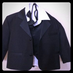 Child’s tuxedo 🤵
